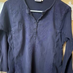 Mexicali Blues beautiful embroidered top 
Boho heaven navy top